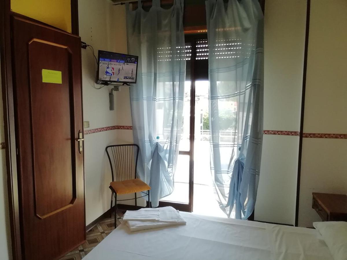Hotel La Carina Гротаминарда Екстериор снимка