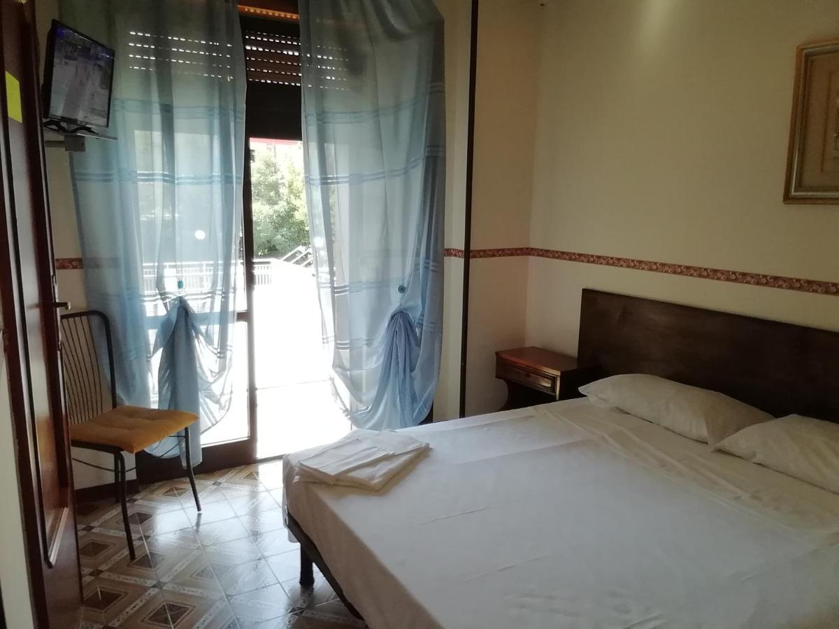 Hotel La Carina Гротаминарда Екстериор снимка